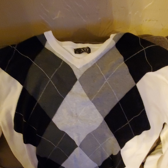 Men's Sweater - Picture 3 of 3